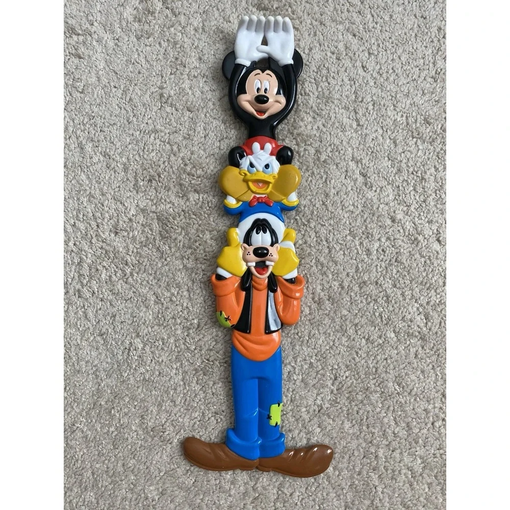 Vintage Walt Disney World Stacked Friends Back Scratcher Goofy Mickey Donald